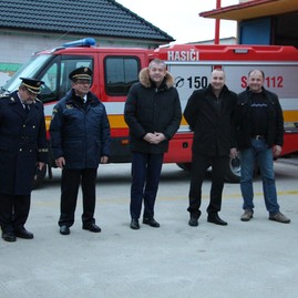 Zväčšiť fotografiu - Výbavu dhz hôrka nad váhom rozšírilo zrepasované vozidlo - IMG_6877
