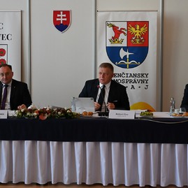 Zväčšiť fotografiu - Výjazdové rokovanie vlády v uhrovci prinieslo do regiónu viac ako 3 mil. eur