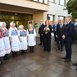 Zväčšiť fotografiu - Výjazdové rokovanie vlády v uhrovci prinieslo do regiónu viac ako 3 mil. eur
