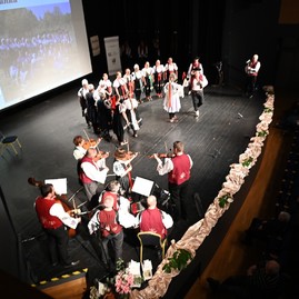 Zväčšiť fotografiu - Výnimočná nedeľa v kraji – návrat posvätného priestoru a oslava folklórneho jubilea