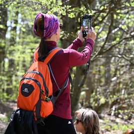 Zväčšiť fotografiu - Výstup na vrchol magury spojil vyše tisícku turistov