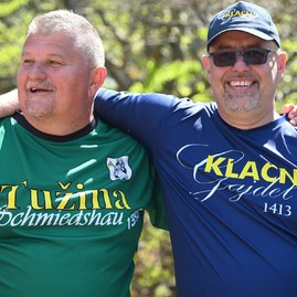 Zväčšiť fotografiu - Výstup na vrchol magury spojil vyše tisícku turistov