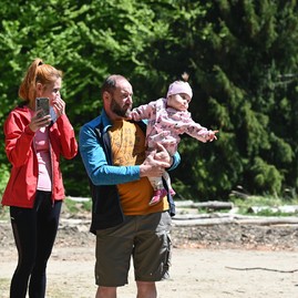 Zväčšiť fotografiu - Výstup na vrchol magury spojil vyše tisícku turistov