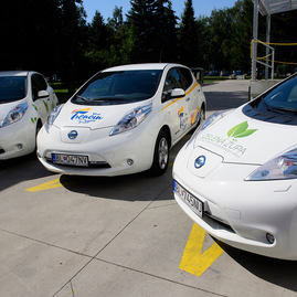 Zväčšiť fotografiu - Vzdajme hold nielen cyklistom! - 20170802_PB_rychlonabijacka_elektromobil_003r