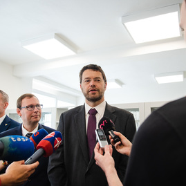 Zväčšiť fotografiu - Z mesta módy mestom skla, v trenčíne otvorili špičkové výskumné centrum - TSK_FunGlass_univerzita_mini (14 of 25)