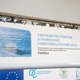 Zväčšiť fotografiu - Z mesta módy mestom skla, v trenčíne otvorili špičkové výskumné centrum - TSK_FunGlass_univerzita_mini (9 of 25)