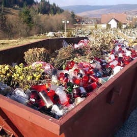 Zväčšiť fotografiu - Z úcty k zosnulým aj k prírode