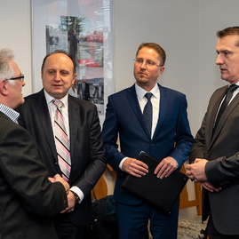 Za päť rokov  župa znížila zdedený dlh o 8,7 milióna eur, vďaka lepším úrokom teraz ušetrí ďalších 200 tis. eur ročne - 20190222_TSK_CSOB_002w