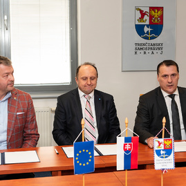 Za päť rokov  župa znížila zdedený dlh o 8,7 milióna eur, vďaka lepším úrokom teraz ušetrí ďalších 200 tis. eur ročne - 20190222_TSK_CSOB_008w