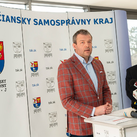 Za päť rokov  župa znížila zdedený dlh o 8,7 milióna eur, vďaka lepším úrokom teraz ušetrí ďalších 200 tis. eur ročne - 20190222_TSK_CSOB_023w