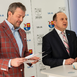 Za päť rokov  župa znížila zdedený dlh o 8,7 milióna eur, vďaka lepším úrokom teraz ušetrí ďalších 200 tis. eur ročne - 20190222_TSK_CSOB_025w
