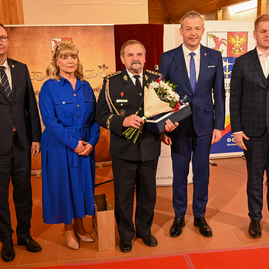 Zväčšiť fotografiu - Za výnimočné zásluhy si najvyššie ocenenie kraja prevzali ďalší laureáti - DSC_0396