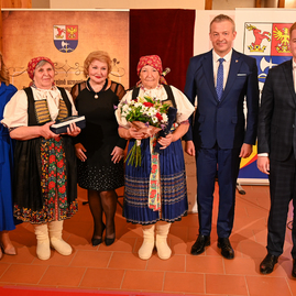 Zväčšiť fotografiu - Za výnimočné zásluhy si najvyššie ocenenie kraja prevzali ďalší laureáti - DSC_0456