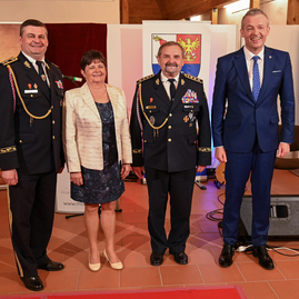 Zväčšiť fotografiu - Za výnimočné zásluhy si najvyššie ocenenie kraja prevzali ďalší laureáti - DSC_0492