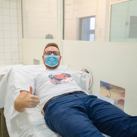 Zväčšiť fotografiu - Zamestnanci trenčianskej župy pomáhajú zachraňovať ľudské životy - TSK_Odber krvi NsP PB_web (15)