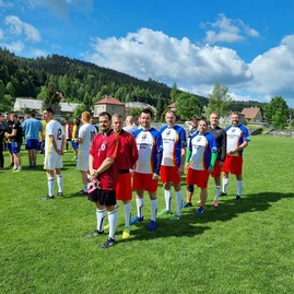 Zväčšiť fotografiu - Zamestnanci trenčianskej župy „kopali“ za dobrú vec - 283683845_704241874182961_3293707046954371042_n