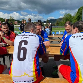 Zväčšiť fotografiu - Zamestnanci trenčianskej župy „kopali“ za dobrú vec - 283888183_590586545569239_9094926466295192928_n
