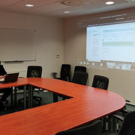 Zväčšiť fotografiu - Zamestnanci úradu a jeho organizácie sa školili na systém elektronického verejného obstarávania - 3
