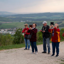 Zväčšiť fotografiu - Zapálené vatry rozžiarili mohylu generála m. r. štefánika - 20220503_BRADLO_103_MRS_002w