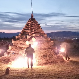 Zväčšiť fotografiu - Zapálenie partizánskej vatry snp - 20230831_200858