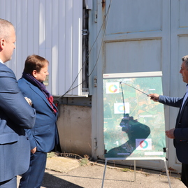 Zväčšiť fotografiu - Zástupcovia európskej komisie navštívili región hornej nitry - IMG_5992