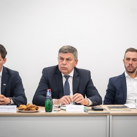 Zväčšiť fotografiu - Zástupcovia krajov sa stretli s vedením nového ministerstva - DSC04530