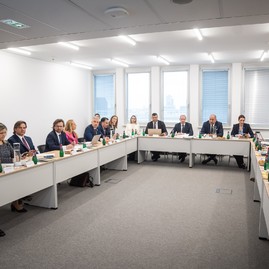 Zväčšiť fotografiu - Zástupcovia krajov sa stretli s vedením nového ministerstva - DSC04603