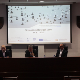 Zástupcovia stredných odborných škôl z celej republiky sa zišli na úrade tsk; predmetom stretnutia bol duálny systém vzdelávania - IMG_7480