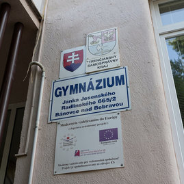 Zväčšiť fotografiu - Zatvorené školy sa od pondelka dotknú aj prímestskej autobusovej dopravy, modré autobusy budú jazdiť v prázdninovom režime - 20210908_TSK__042w