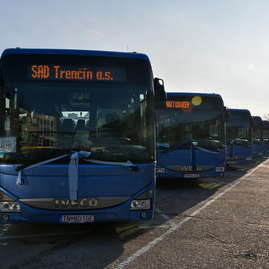Zväčšiť fotografiu - Zatvorené školy sa od pondelka dotknú aj prímestskej autobusovej dopravy, modré autobusy budú jazdiť v prázdninovom režime - DSC_5493_–_kopia