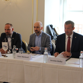 Združenie samosprávnych krajov rokovalo v pezinku, nosnou témou boli opäť eurofondy - IMG_4198
