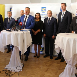 Združenie samosprávnych krajov rokovalo v pezinku, nosnou témou boli opäť eurofondy - IMG_4330