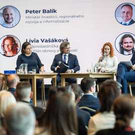 Zväčšiť fotografiu - Združenie samosprávnych krajov sk8 diskutovalo na tému aktuálnych výziev - SK 8_ Konferencia v Bratislave (4)