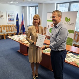 Zväčšiť fotografiu - Zelená župa je naozaj zelená, kraj získal certifikát zodpovednej organizácie - 20220809_103052