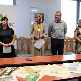 Zväčšiť fotografiu - Zelená župa je naozaj zelená, kraj získal certifikát zodpovednej organizácie - IMG_1688