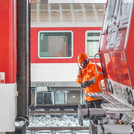 Zväčšiť fotografiu - Železničný koridor z bratislavy do žiliny čakajú kvôli rekonštrukcii obmedzenia. zmenia sa aj prípoje na regionálne autobusy