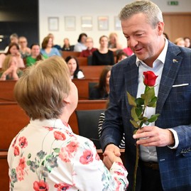 Zväčšiť fotografiu - Ženy majú svoje nezastupiteľné miesto aj na župnom úrade - MDŽ_9