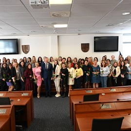 Zväčšiť fotografiu - Ženy v centre pozornosti aj na krajskom úrade