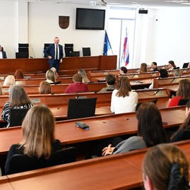 Zväčšiť fotografiu - Ženy v centre pozornosti aj na krajskom úrade