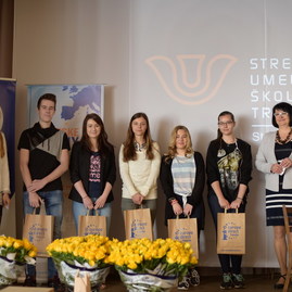 Žlté ruže zaplavili trenčín - Deň Európy (5)_resize