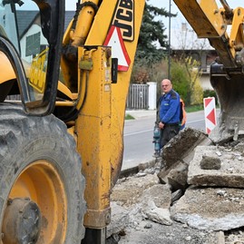 Zväčšiť fotografiu - Zo starého kaštieľa sa onedlho presťahujú do nových bezbariérových domčekov