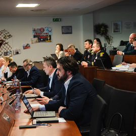 Zväčšiť fotografiu - Župa má nové zásady hospodárenia s majetkom aj nový etický kódex volených predstaviteľov kraja - TSK_zastupko_marec23_mini (10 of 31)
