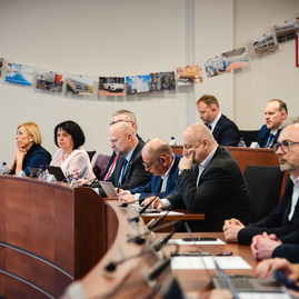 Zväčšiť fotografiu - Župa má nové zásady hospodárenia s majetkom aj nový etický kódex volených predstaviteľov kraja - TSK_zastupko_marec23_mini (15 of 31)