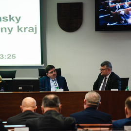 Zväčšiť fotografiu - Župa má nové zásady hospodárenia s majetkom aj nový etický kódex volených predstaviteľov kraja - TSK_zastupko_marec23_mini (1 of 31)