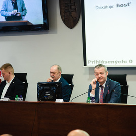 Zväčšiť fotografiu - Župa má nové zásady hospodárenia s majetkom aj nový etický kódex volených predstaviteľov kraja - TSK_zastupko_marec23_mini (22 of 31)