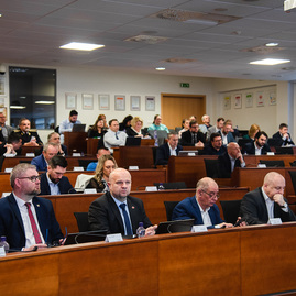 Zväčšiť fotografiu - Župa má nové zásady hospodárenia s majetkom aj nový etický kódex volených predstaviteľov kraja - TSK_zastupko_marec23_mini (25 of 31)