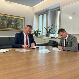 Zväčšiť fotografiu - Župa má podpísané ďalšie memorandum - podpis memo 2
