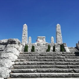 Zväčšiť fotografiu - Župa opäť podporí zážitkové vzdelávanie stredoškolákov - mohyla