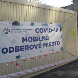 Zväčšiť fotografiu - Župa podáva pomocnú ruku mestám a obciam pri celoplošnom testovaní - zdroj facebook NsP Považská Bystrica