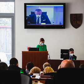 Zväčšiť fotografiu - Župa v mimoriadne náročnom „covidovom“ roku hospodárila s prebytkom viac ako 17,5 mil. eur, dokončí rozbehnuté a plánuje aj nové investície - TSK_zastupiteľstvo_máj 21 (15 of 25)